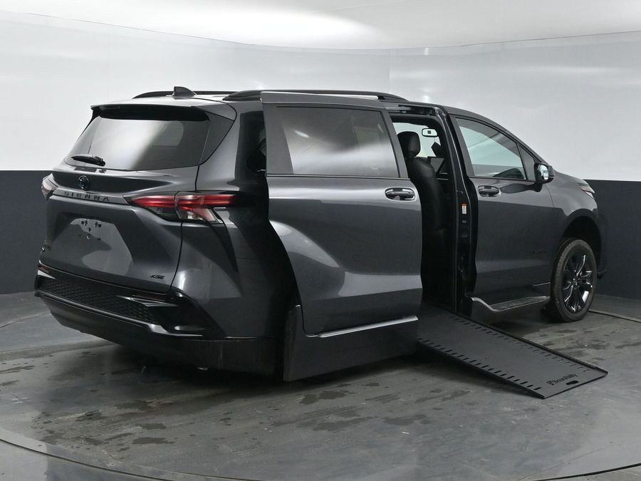 New 2025 Toyota Sienna Hybrid XSE Sport - BraunAbility Side Entry Entry In Floor Automatic Ramp