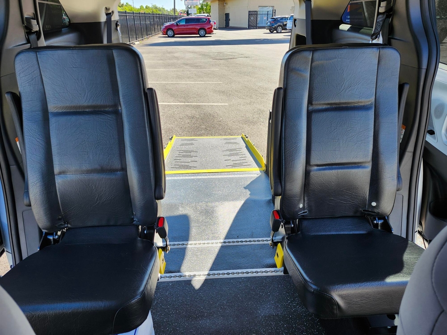 New 2026 Toyota Sienna Hybrid LE w swivel 2nd row - Vantage Mobility Commercial Rear Entry Fold Out Manual Ramp
