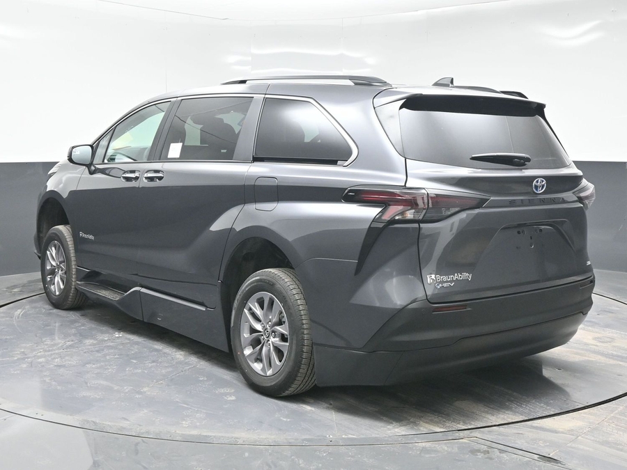 New 2025 Toyota Sienna Hybrid XLE Plus - BraunAbility Side Entry Entry Fold Out Automatic Ramp
