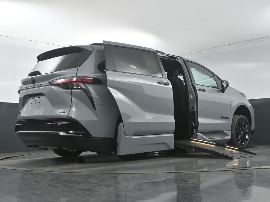 New 2025 Toyota Sienna Hybrid XSE Sport - BraunAbility Side Entry Entry Fold Out Automatic Ramp