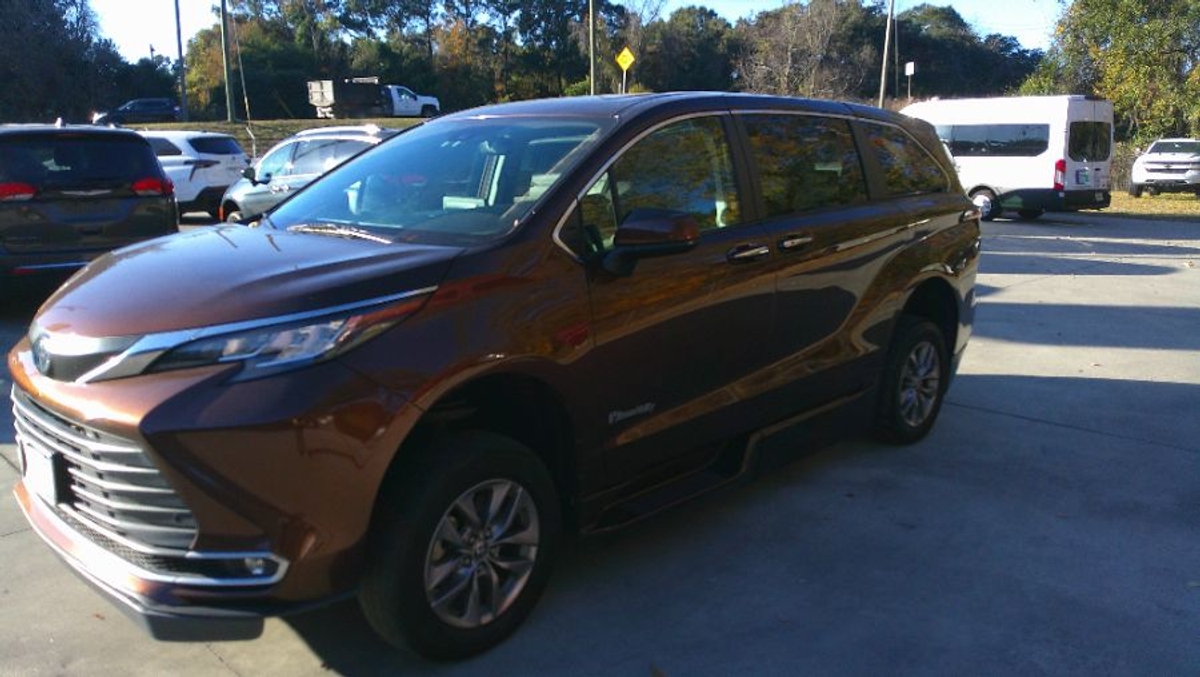 2023 TOYOTA SIENNA - Image 3