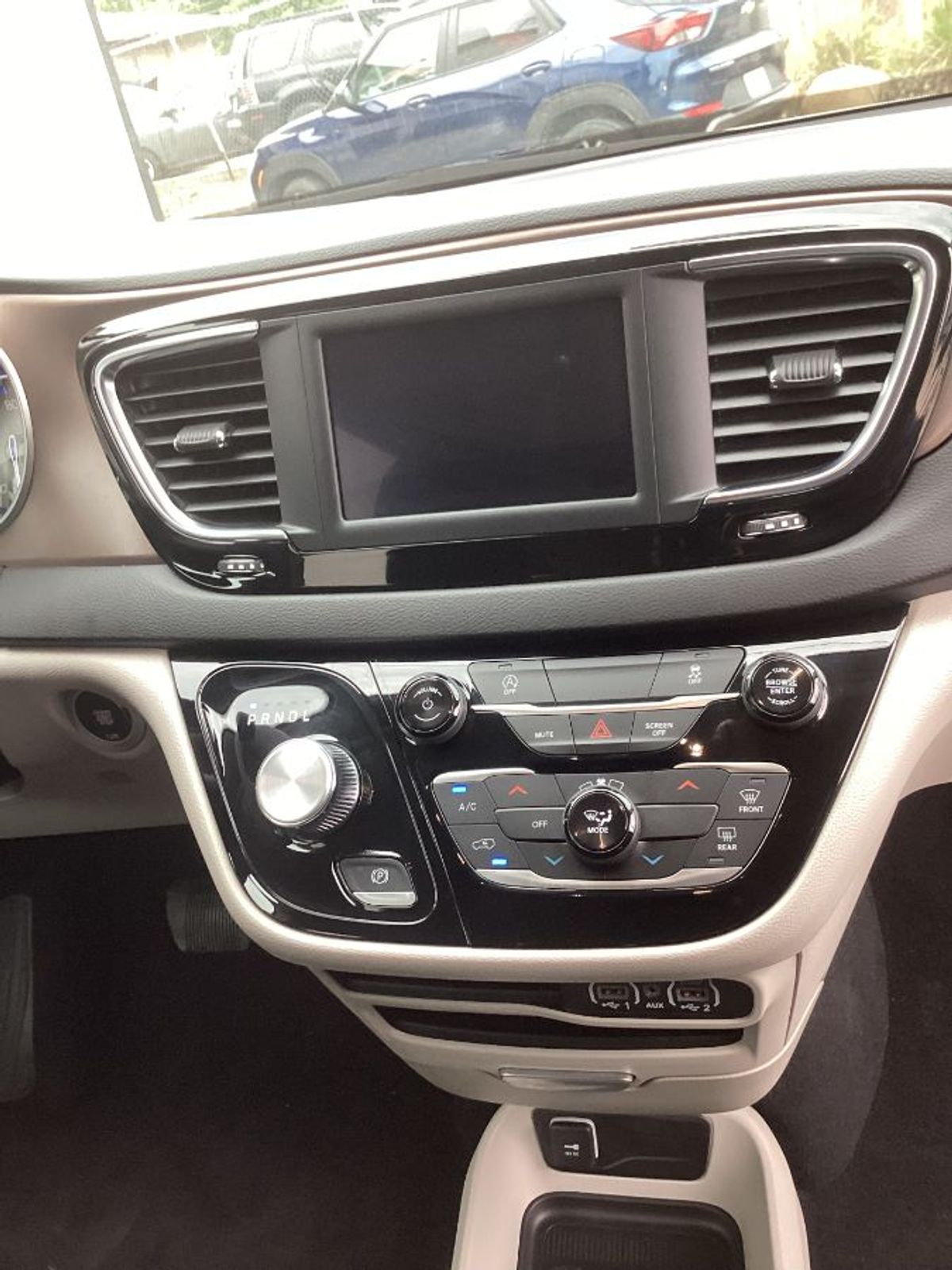 2024 CHRYSLER VOYAGER - Image 5