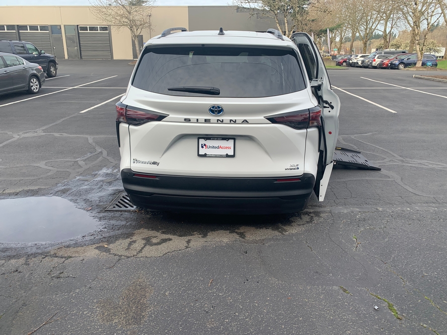 Used 2024 Toyota Sienna Hybrid XLE Plus - BraunAbility Side Entry Entry Fold Out Automatic Ramp