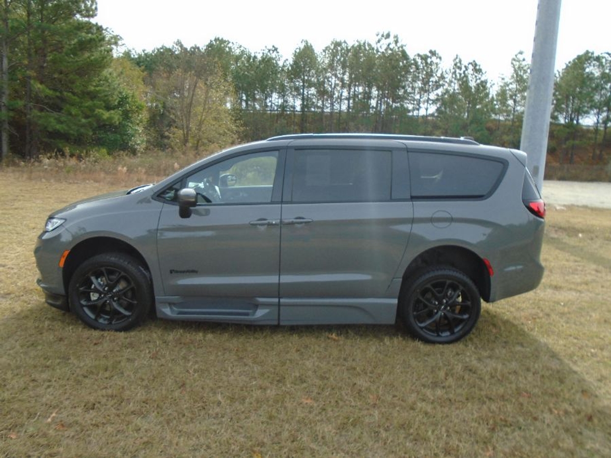 2023 CHRYSLER PACIFICA - Image 16