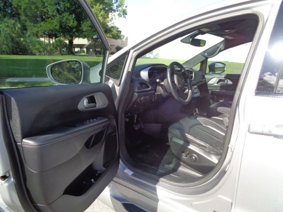 Used 2018 Chrysler Pacifica Touring L Plus - VMI Side Entry Entry In Floor Automatic Ramp