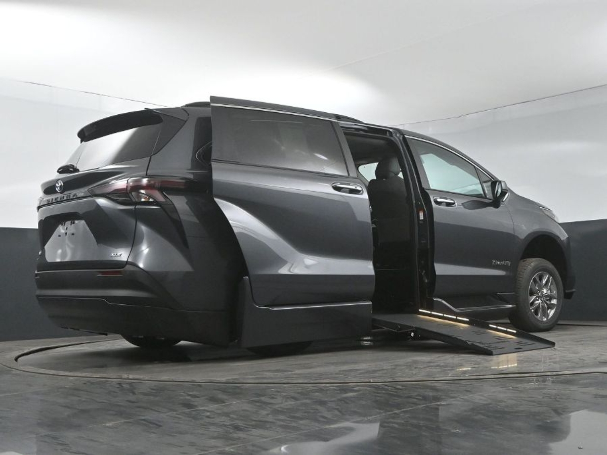 2025 TOYOTA SIENNA - Image 21