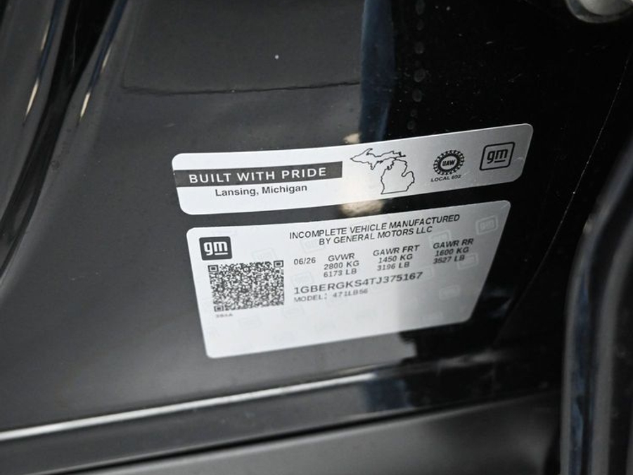 New 2026 Chevrolet Traverse 1LT Midnight - BraunAbility Side Entry In Floor Automatic Ramp