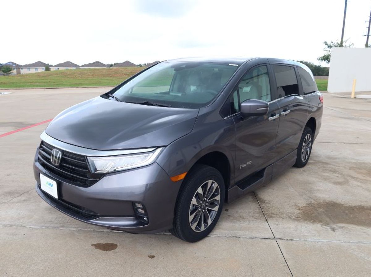 Grey Honda Odyssey image number 2