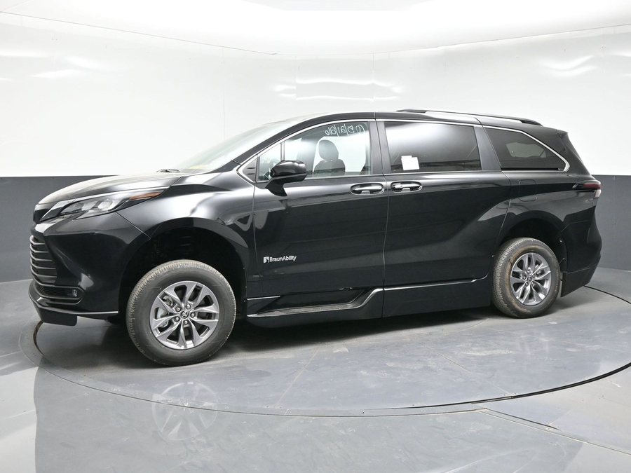 Black Toyota Sienna image number 11