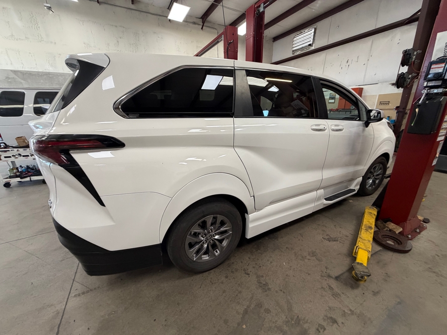 White Toyota Sienna image number 8