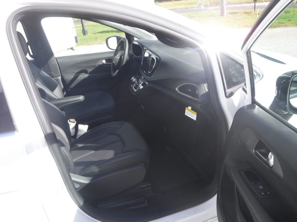 2026 CHRYSLER PACIFICA - Image 16