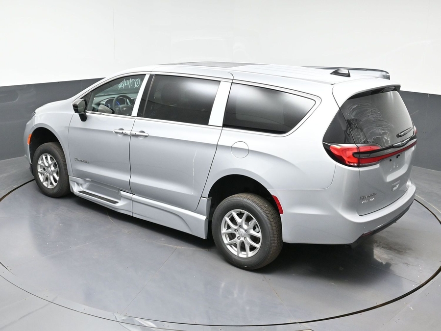 New 2026 Chrysler Pacifica Select Plus - BraunAbility Side Entry Fold Out Automatic Ramp