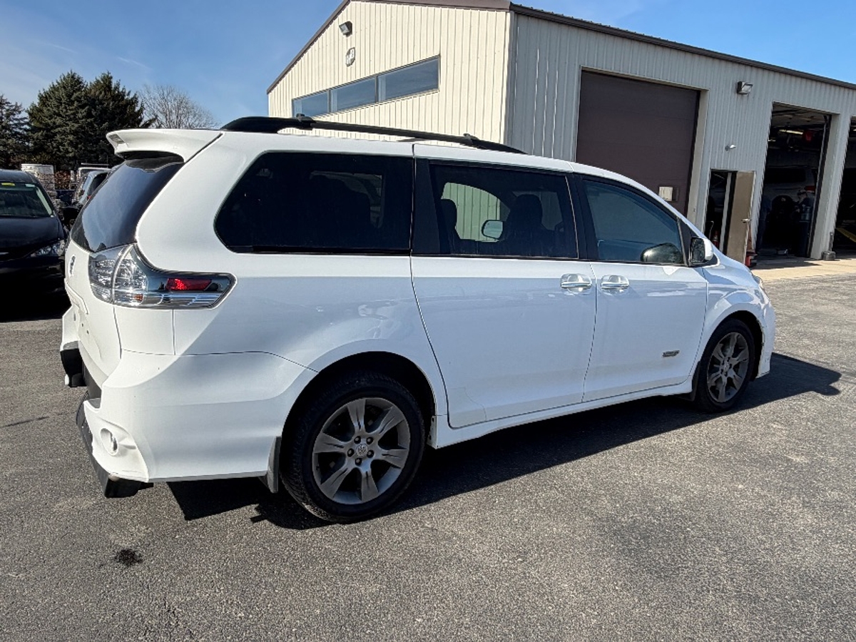 2015 TOYOTA SIENNA - Image 15