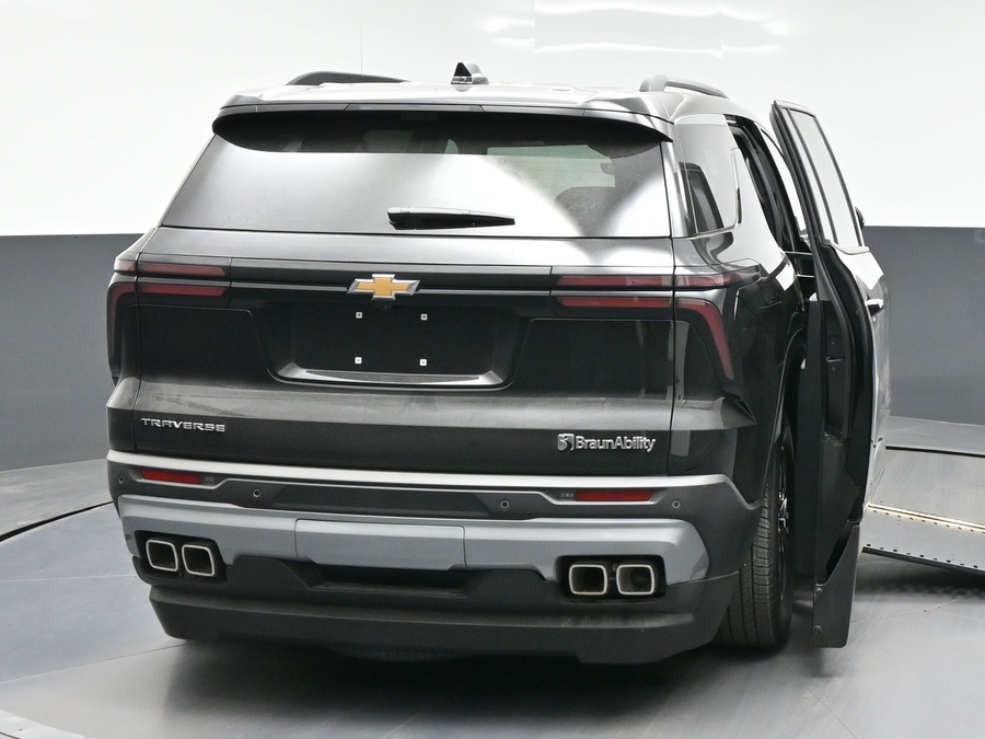 New 2026 Chevrolet Traverse 1LT - BraunAbility Side Entry In Floor Automatic Ramp