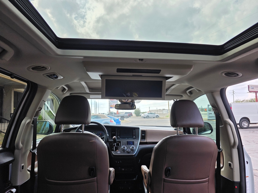 Used 2020 Toyota Sienna Limited - BraunAbility Side Entry Entry In Floor Automatic Ramp