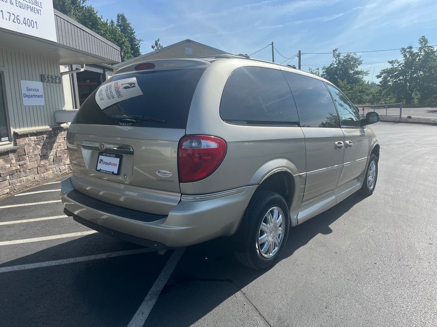Used 2007 Chrysler Town and Country Limited - VMI Side Entry Entry In Floor Automatic Ramp