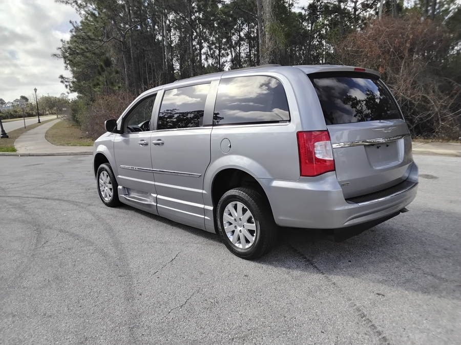 Silver Chrysler Town and Country image number 5