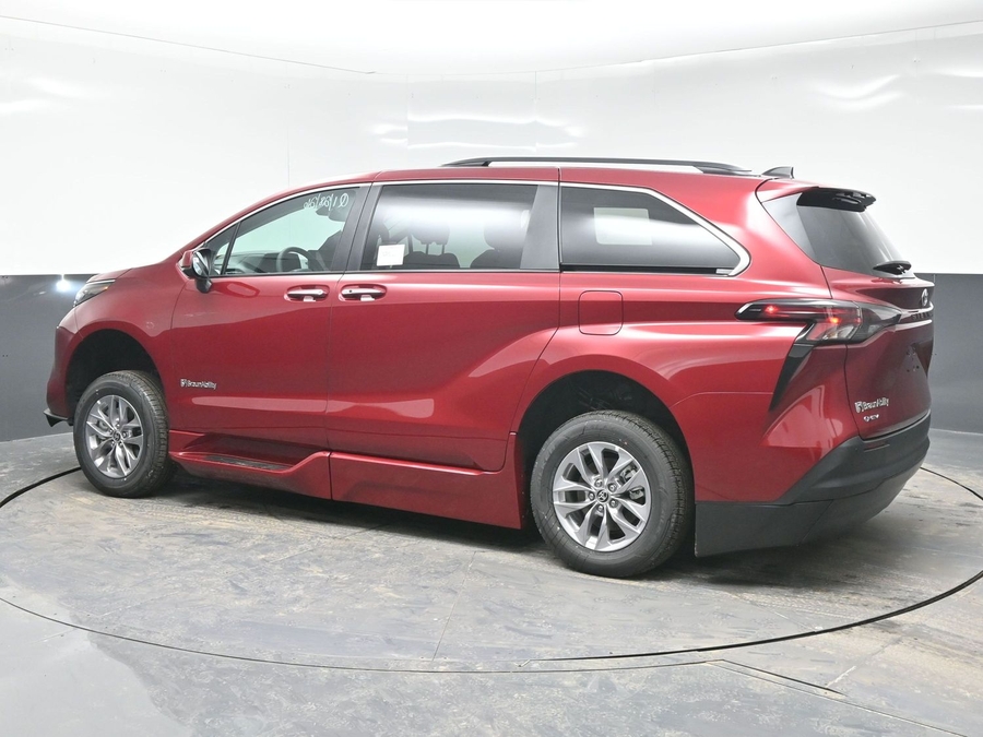 New 2025 Toyota Sienna Hybrid XLE Plus - BraunAbility Side Entry Entry Fold Out Automatic Ramp