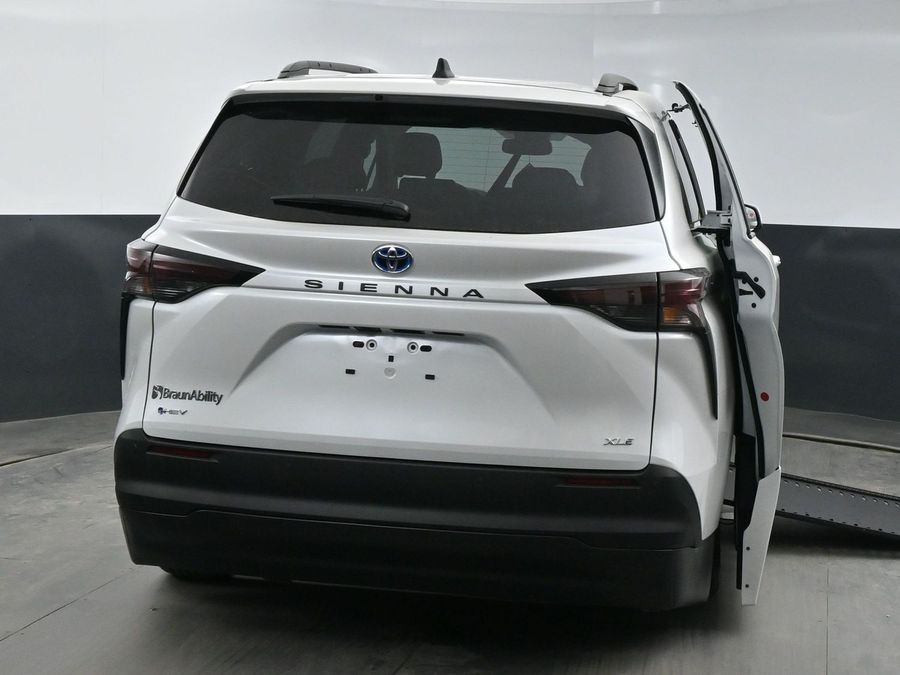 New 2025 Toyota Sienna Hybrid XLE Plus - BraunAbility Side Entry Entry In Floor Automatic Ramp