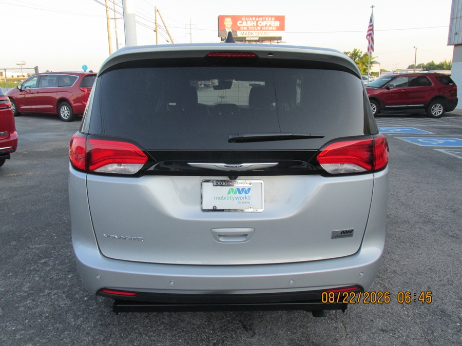 Silver Chrysler Voyager image number 6