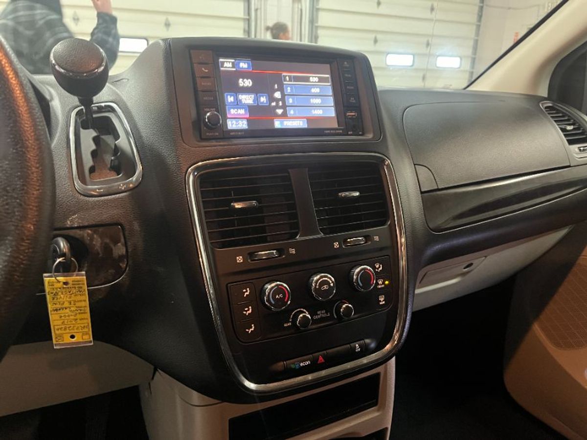 Silver Dodge Grand Caravan image number 11