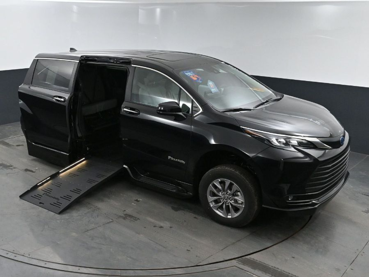 2025 TOYOTA SIENNA - Image 23