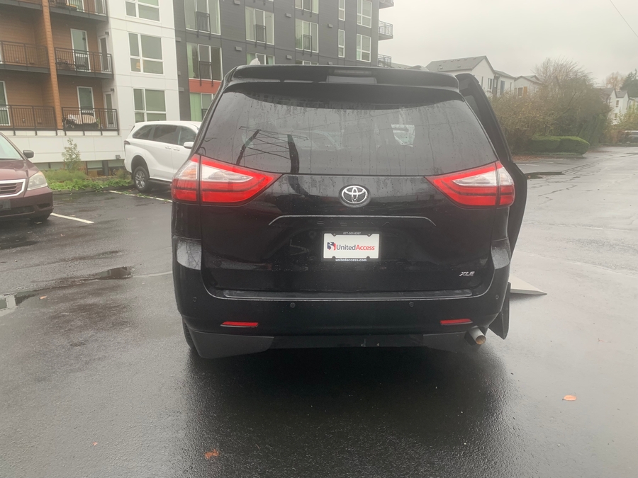 Used 2017 Toyota Sienna XLE Base - VMI Side Entry Entry In Floor Automatic Ramp