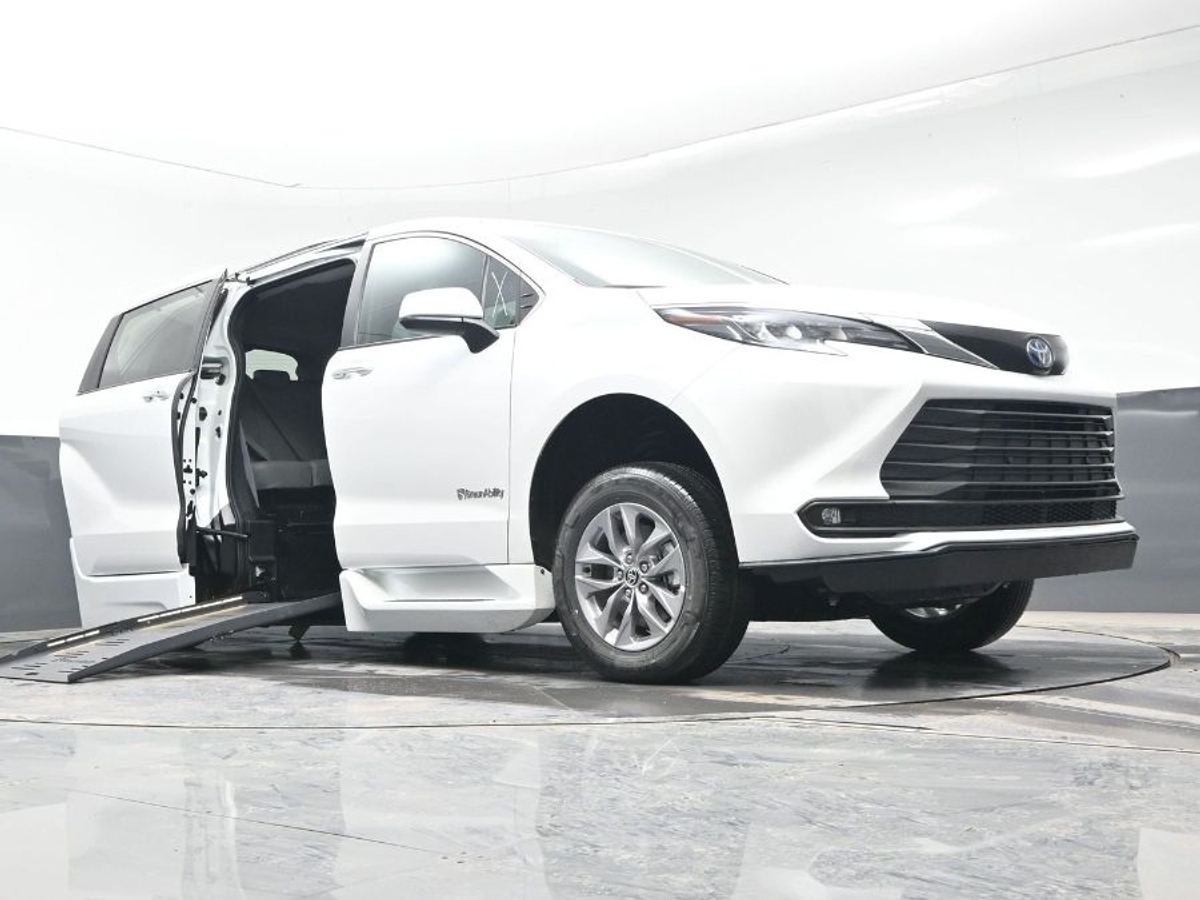 2025 TOYOTA SIENNA - Image 20