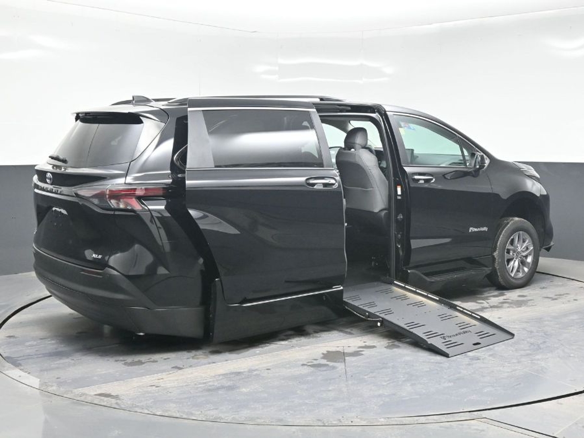 2025 TOYOTA SIENNA - Image 7