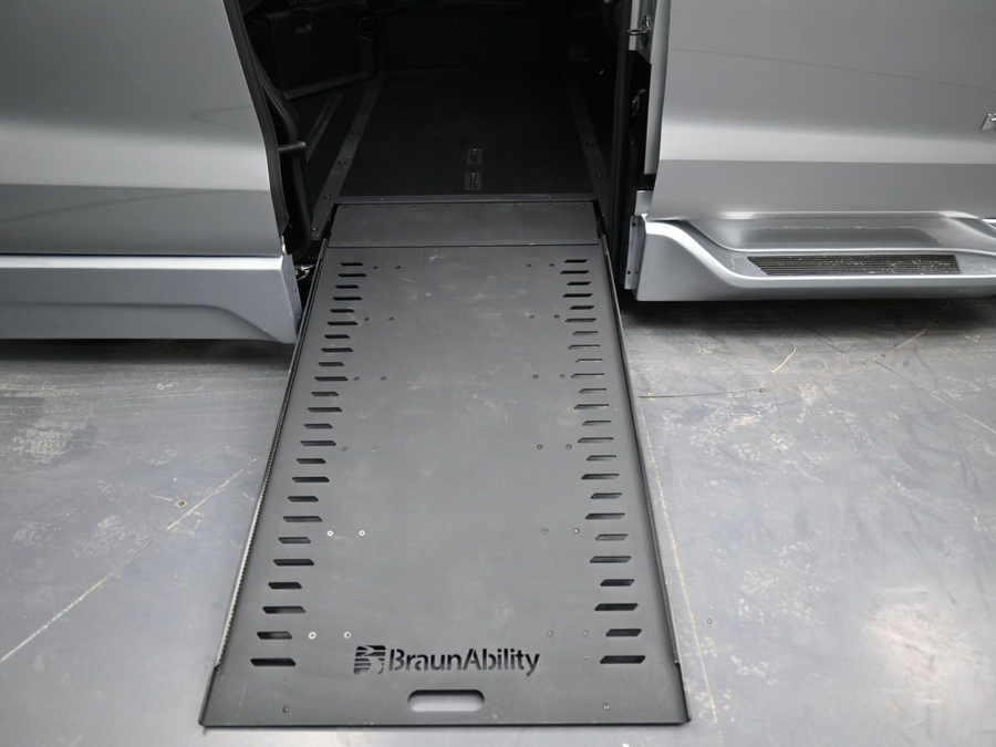 New 2025 Toyota Sienna Hybrid XLE Plus - BraunAbility Side Entry Entry In Floor Automatic Ramp