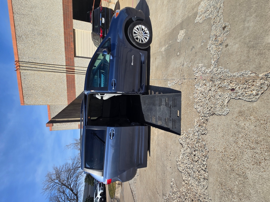 Used 2017 Toyota Sienna XLE - BraunAbility Side Entry Entry Fold Out Automatic Ramp