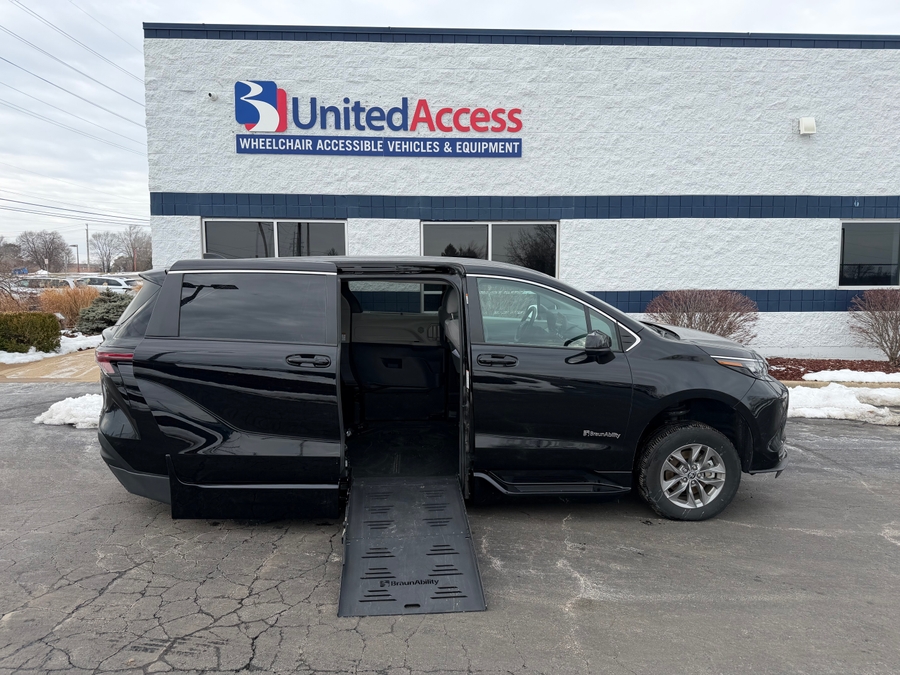 Used 2024 Toyota Sienna Hybrid LE - BraunAbility Side Entry Entry Fold Out Automatic Ramp