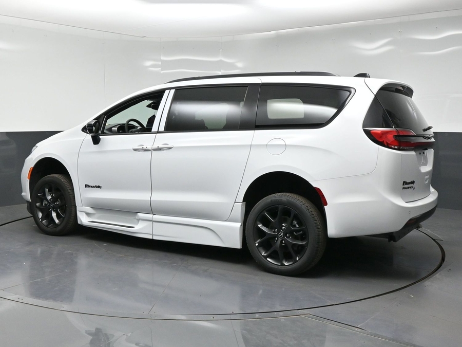 New 2026 Chrysler Pacifica Select Sport - BraunAbility Side Entry Fold Out Automatic Ramp