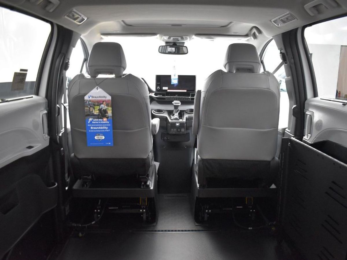 2025 TOYOTA SIENNA - Image 7