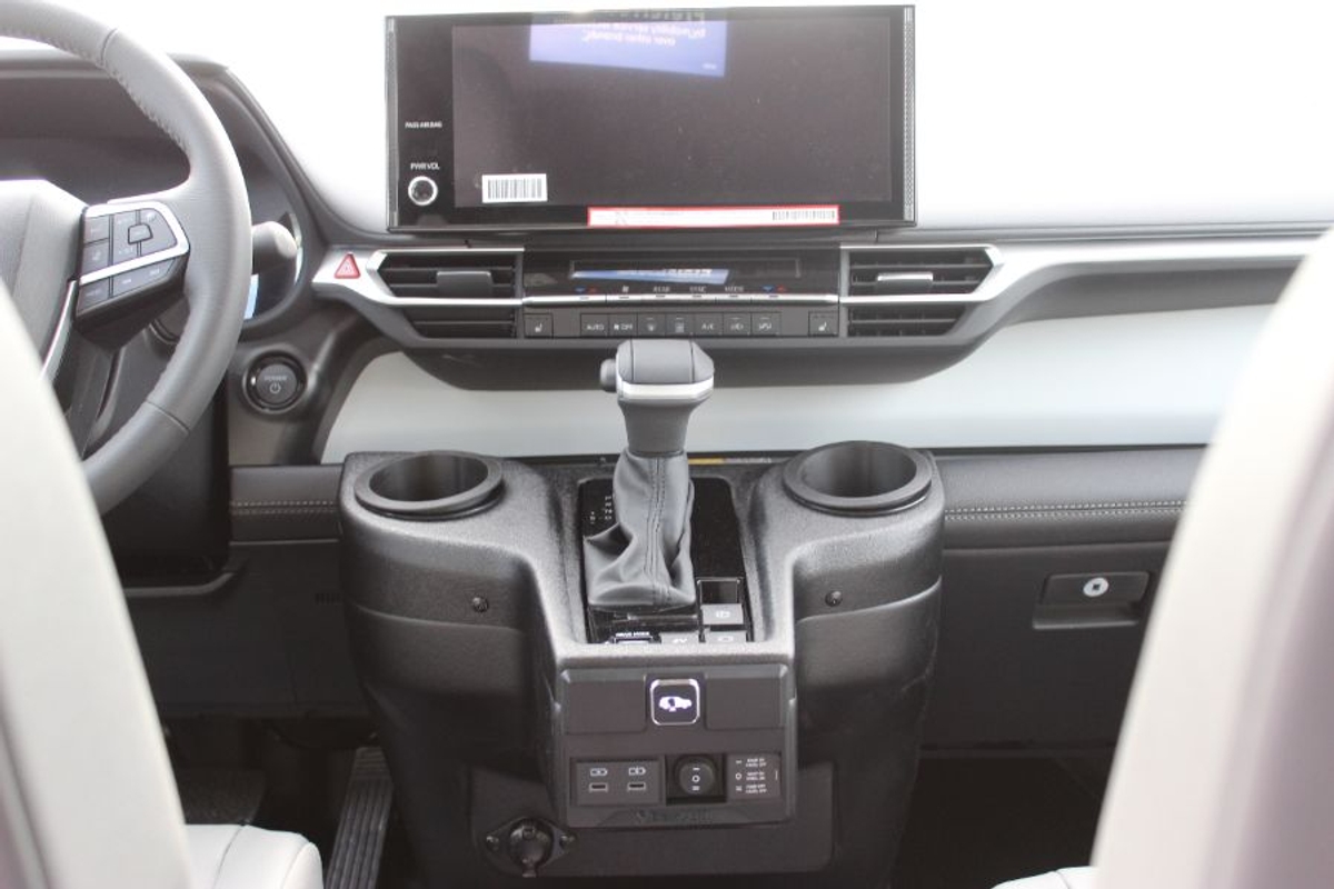 2025 TOYOTA SIENNA - Image 15