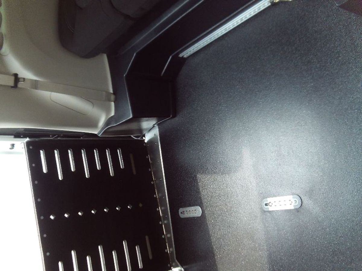 White Chrysler Voyager image number 10