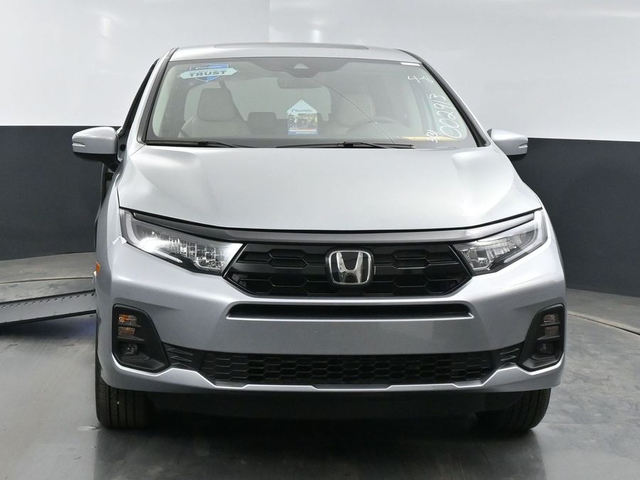 New 2025 Honda Odyssey Touring - BraunAbility Side Entry Entry In Floor Automatic Ramp