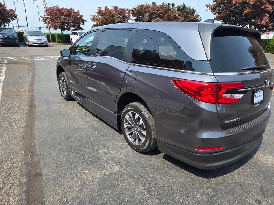 Used 2024 Honda Odyssey EXL - BraunAbility Side Entry In Floor Automatic Ramp