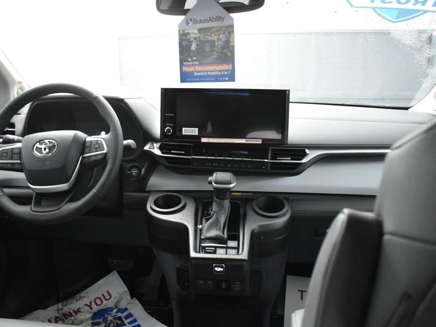 New 2025 Toyota Sienna Hybrid XLE Plus - BraunAbility Side Entry Entry In Floor Automatic Ramp