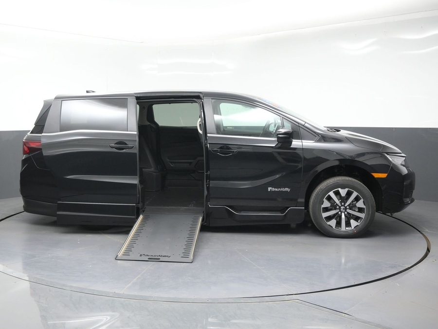 Black Honda Odyssey image number 6