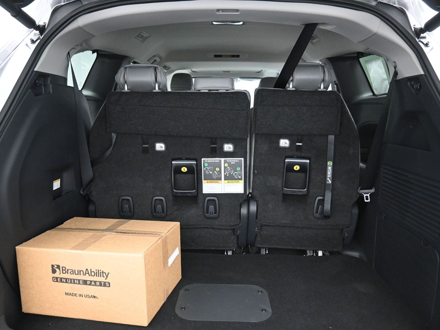 New 2026 Toyota Sienna Hybrid XLE Base - BraunAbility Side Entry Fold Out Automatic Ramp