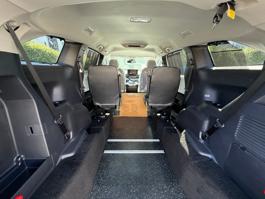 New 2026 Toyota Sienna Hybrid LE w swivel 2nd row - Vantage Mobility Commercial Rear Entry Entry Fold Out Manual Ramp