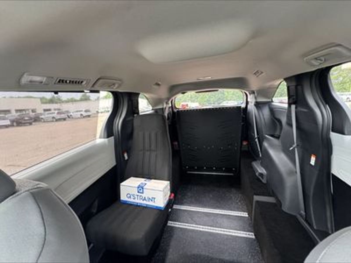 2024 TOYOTA SIENNA - Image 5