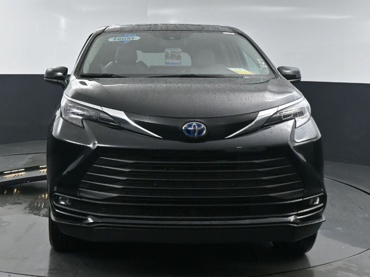 2025 TOYOTA SIENNA - Image 2