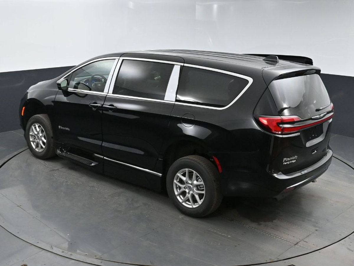 2025 CHRYSLER PACIFICA - Image 16