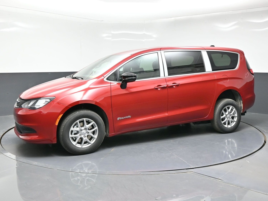 2026 Chrysler Voyager's photo