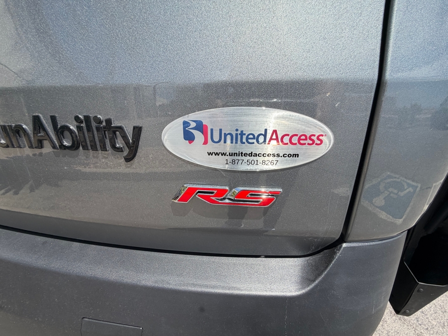 Used 2023 Chevrolet Traverse 2LT - BraunAbility Side Entry In Floor Automatic Ramp