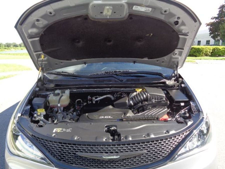 Used 2018 Chrysler Pacifica Touring L Plus - VMI Side Entry Entry In Floor Automatic Ramp