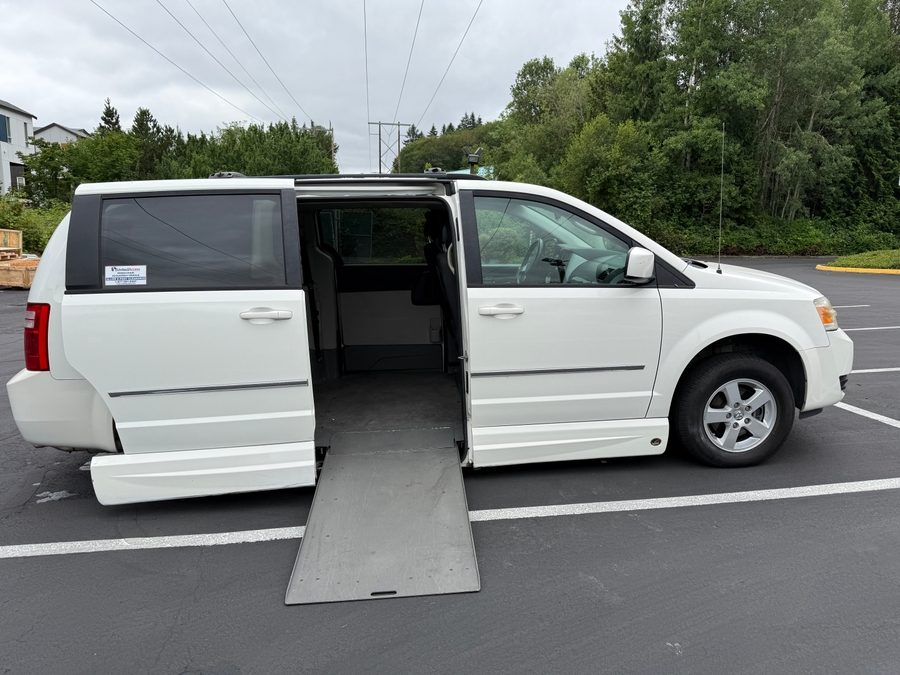 Used 2010 Dodge Grand Caravan SXT - VMI Side Entry In Floor Automatic Ramp