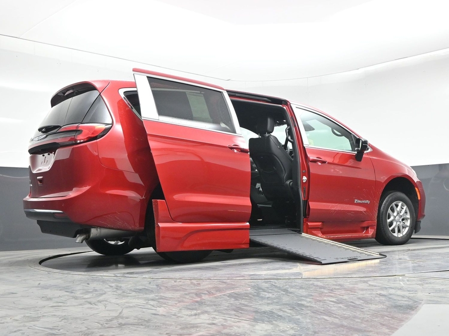 Red Chrysler Pacifica image number 21